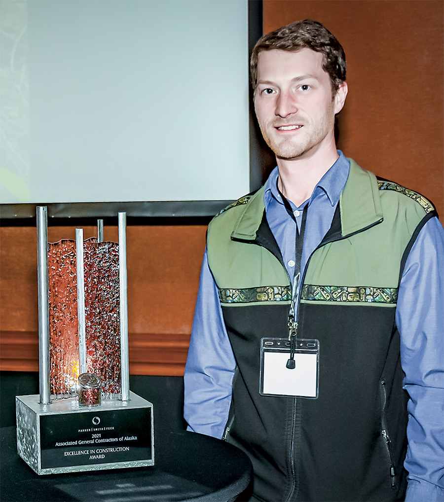 man winning award for STG, Inc.
