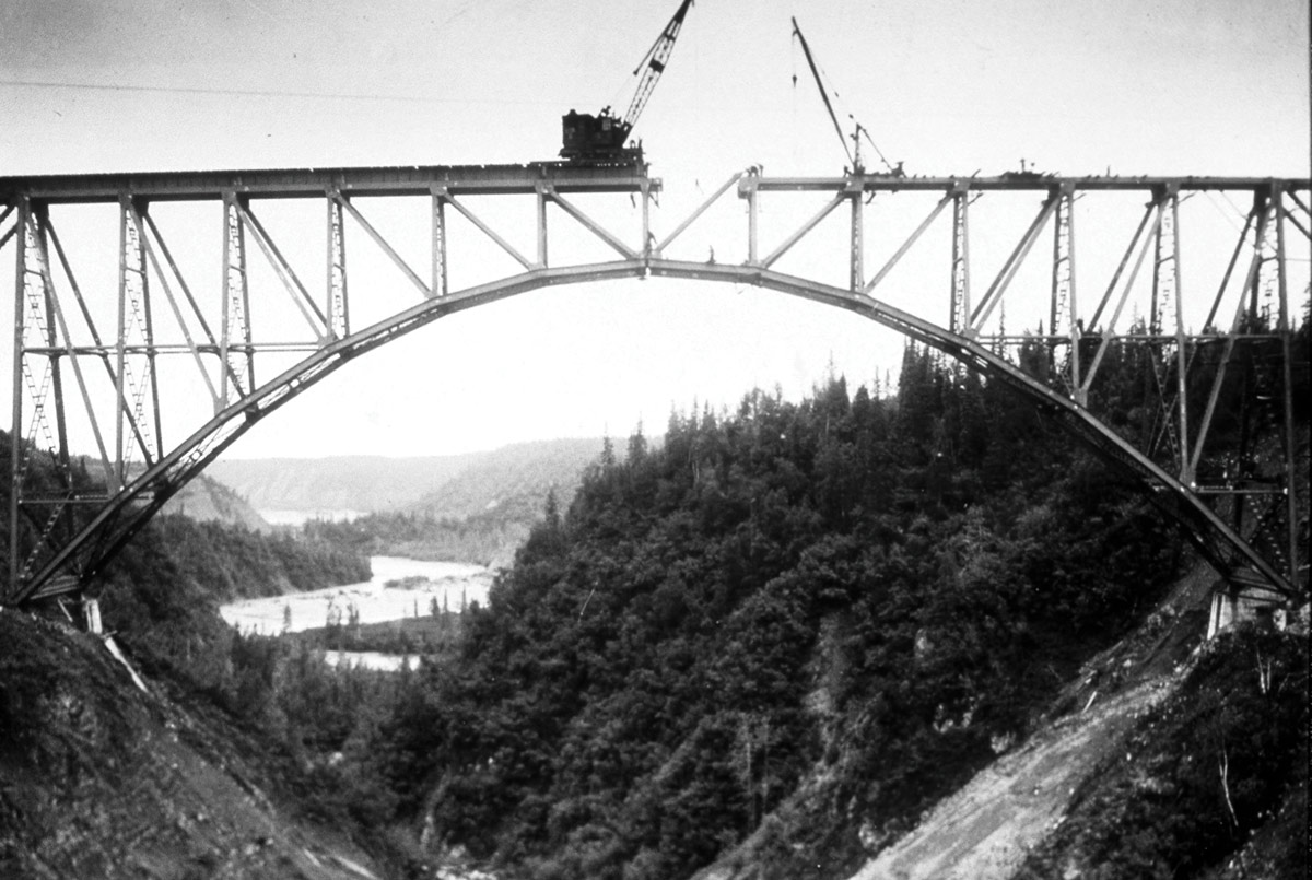 construction of the Hurricane Gulch Bridge in 1921